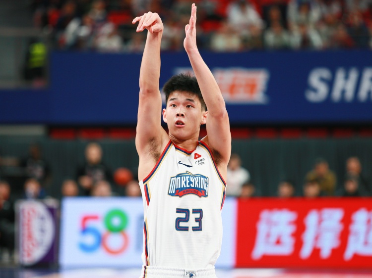 狀態(tài)可以！林葳半場8中5拿到13分1板1助